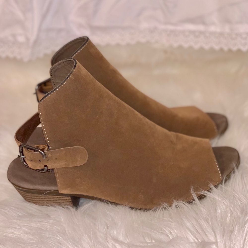 BROWN BOOTIES - Picture 2 of 3